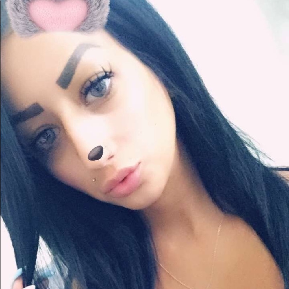 Meet your Posher, Eleni